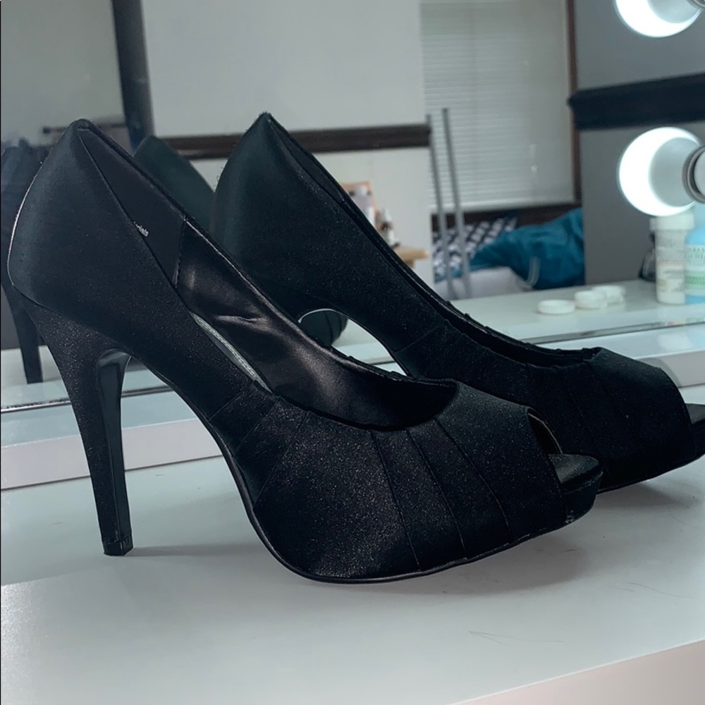Black peep toe hells